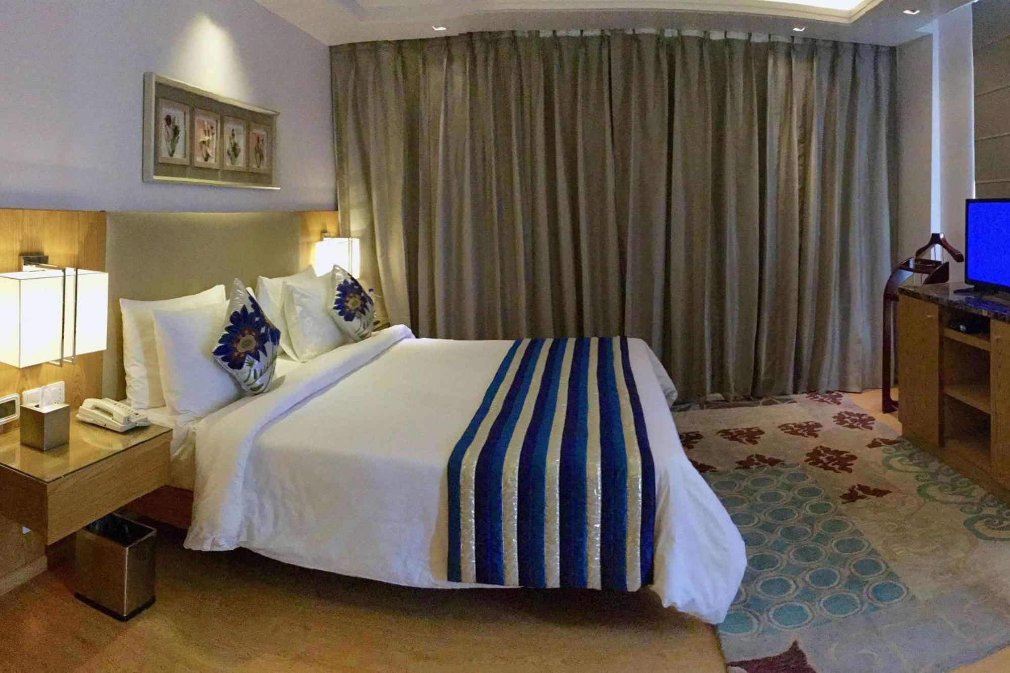 Hotel Ramada By Wyndham Vasundhara